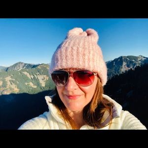 Meet your Posher, Sarits